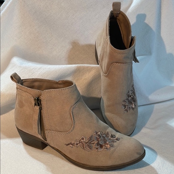 Arizona Jean Company Suede Tan Ankle Booties with Embroidery - Picture 1 of 9